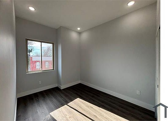 5th image of 1003 W Dauphin St #4