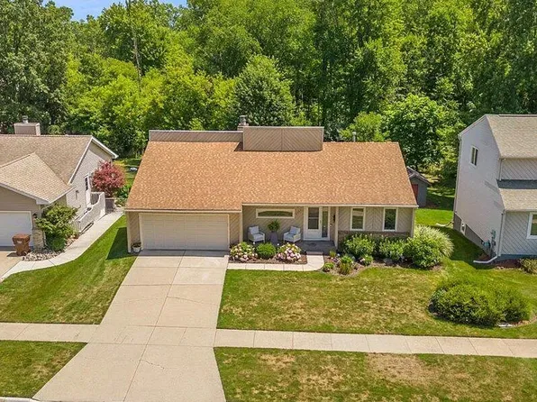 2352 Graystone Dr, Okemos, MI 48864