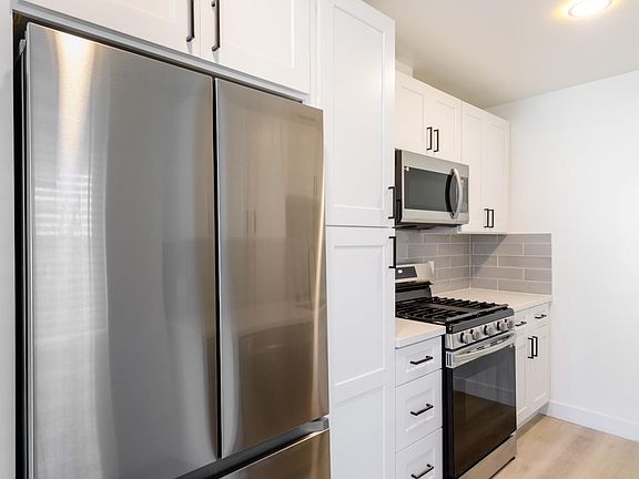 4th image of 7556 Herschel Ave