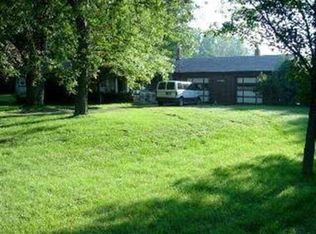 6290 Swiss Garden Dr, Temperance, MI 48182