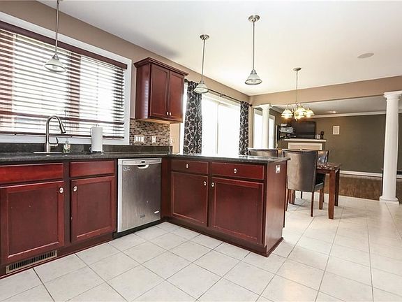 5th image of 19 Jade Creek Dr