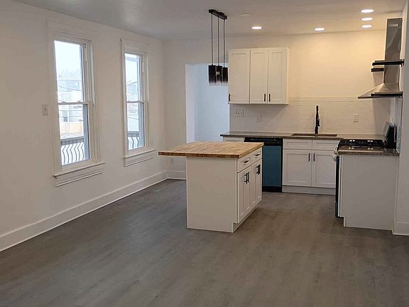 3rd image of 19 Carlisle Ave Unit 2