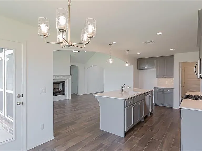 8205 NW 151st Ter — Photo 4
