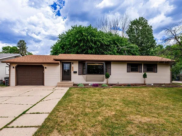 606 Birch Ln, Moorhead, MN 56560