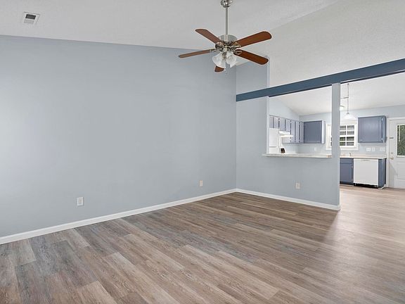 2nd image of 184 & 186 Corey Cir #184