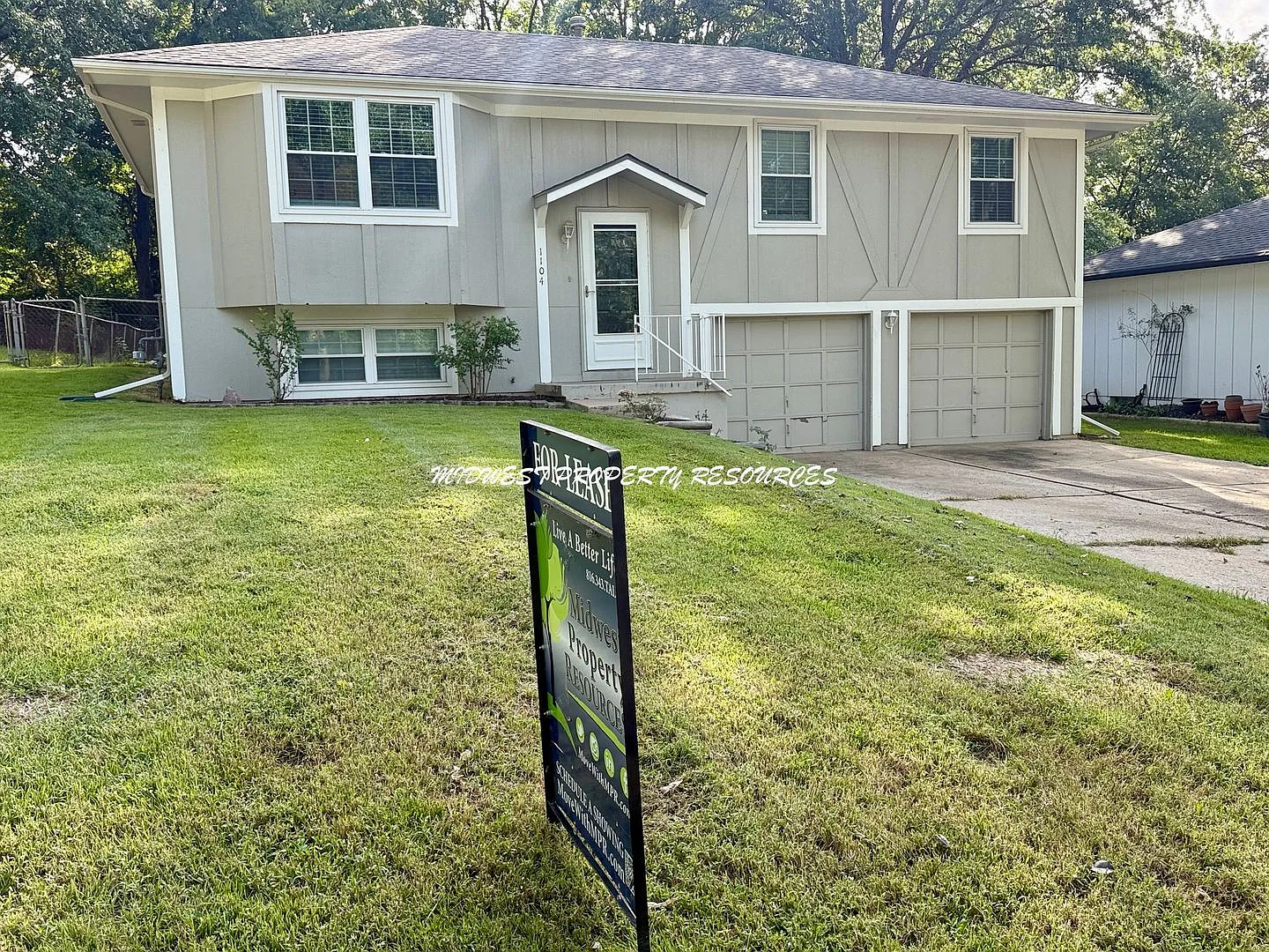 Beautifully Updated 3-Bedroom Home with Finished Basement & Private Backyard — Photo 2