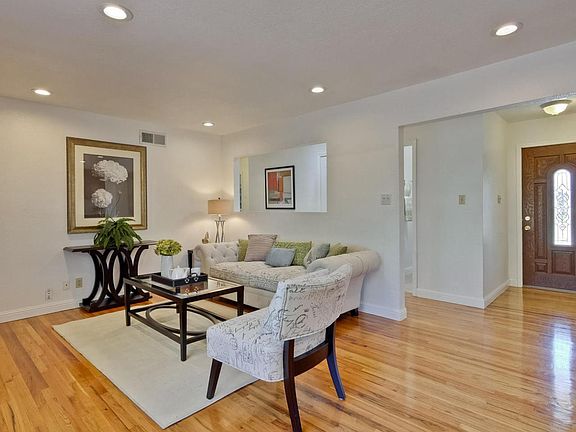 5th image of 5045 Miramar Ave