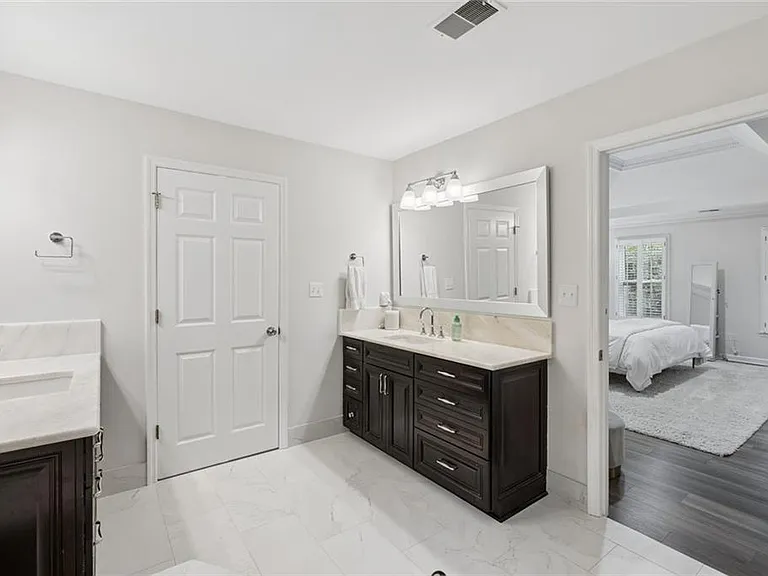 210 Willow Lake Cv — Photo 34