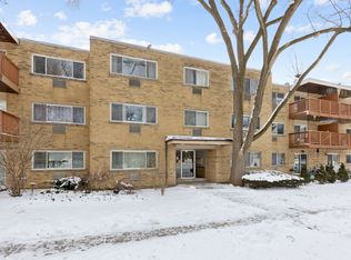 710 Dempster St #206, Mount Prospect, IL 60056