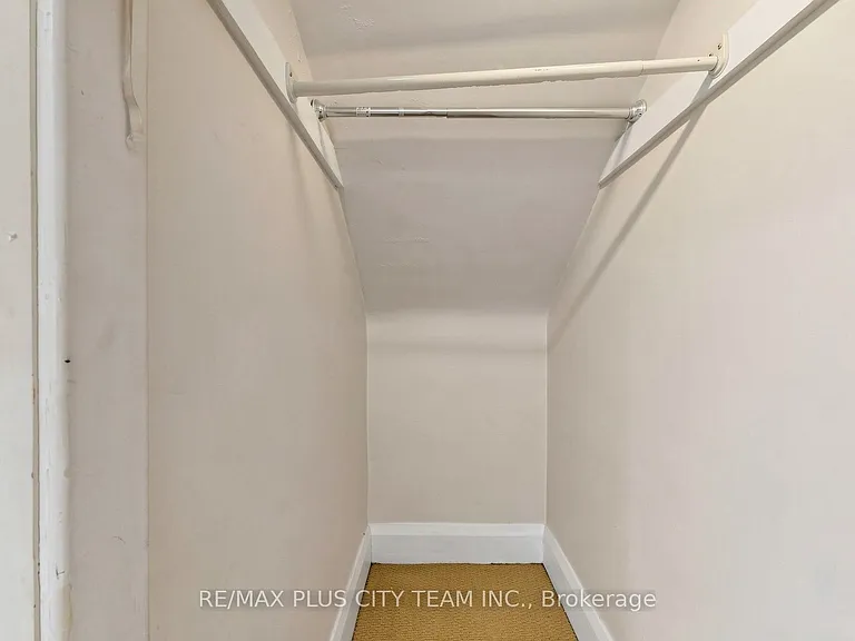 402 Woodbine Ave — Photo 15