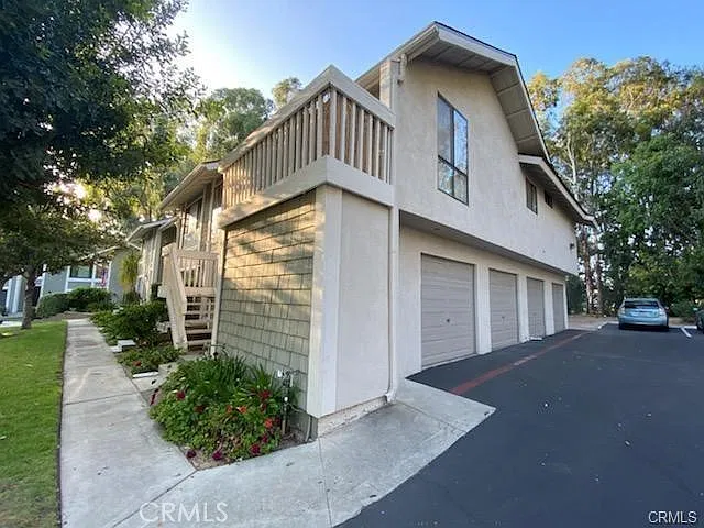 2 bed, 1.5 bath, 1190 sqft, $3,300 — Photo 3