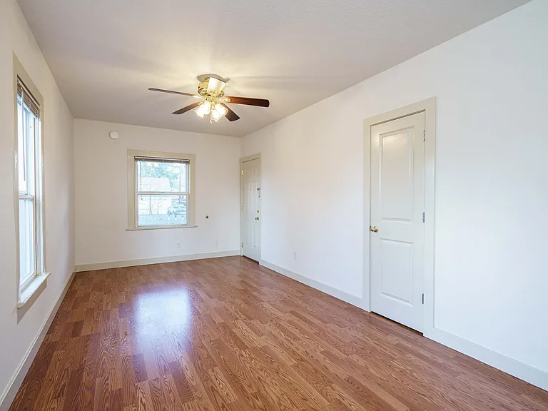 2703 E 8th St #1 — Photo 4