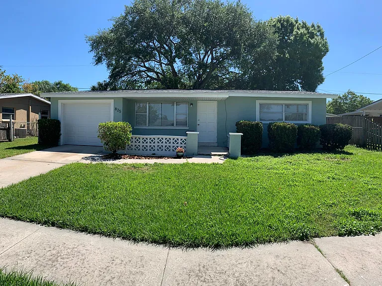 825 Clarke Ave — Photo 2