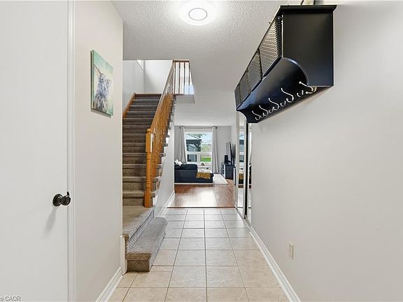 4th image of 8 Sparrow Ct