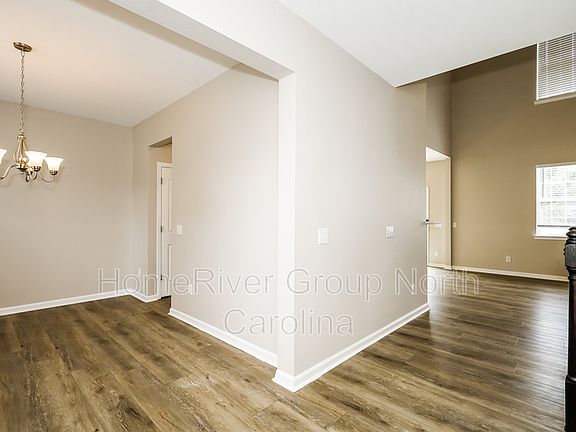 4th image of 16000 Circlegreen Dr