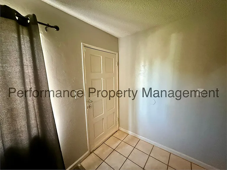 5101 Hunter Ave #7 — Photo 2
