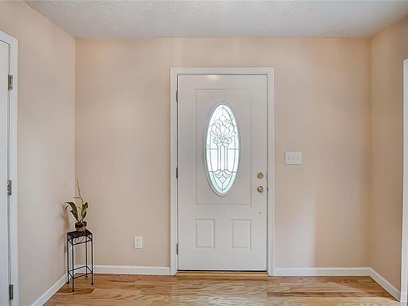 3rd image of 251 Holly Dr