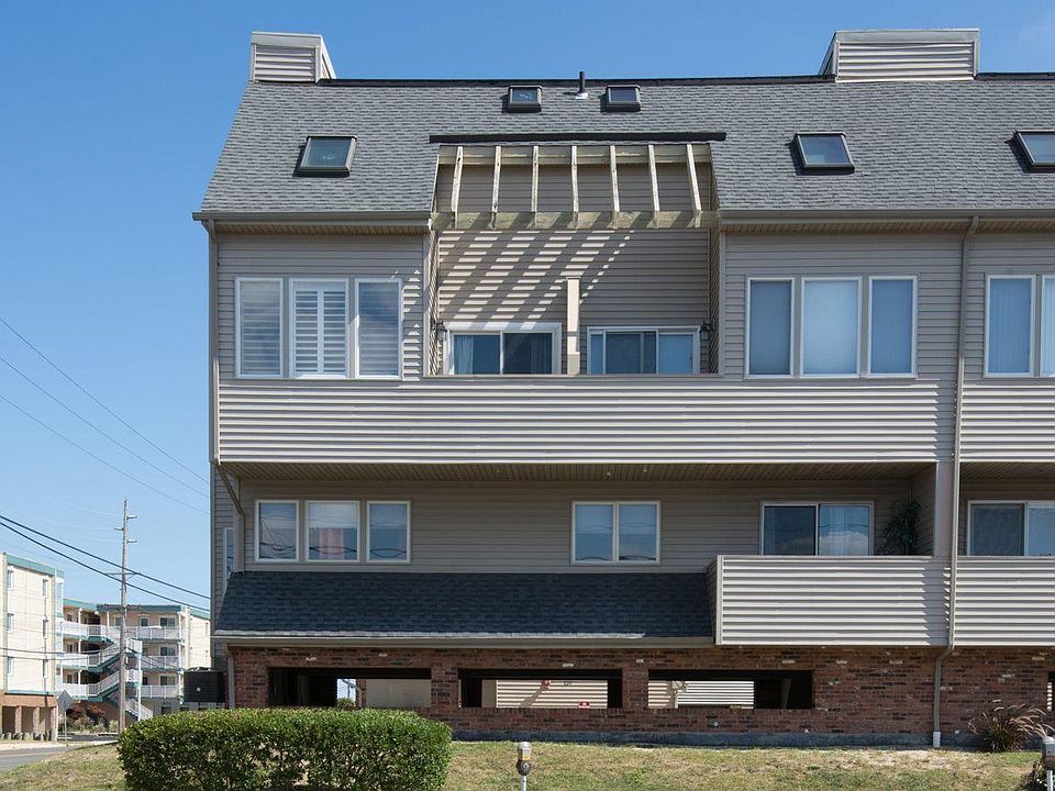1st image of 131 Hiering Ave #B11