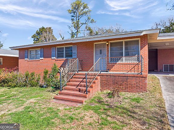 3rd image of 1801 Winston Dr
