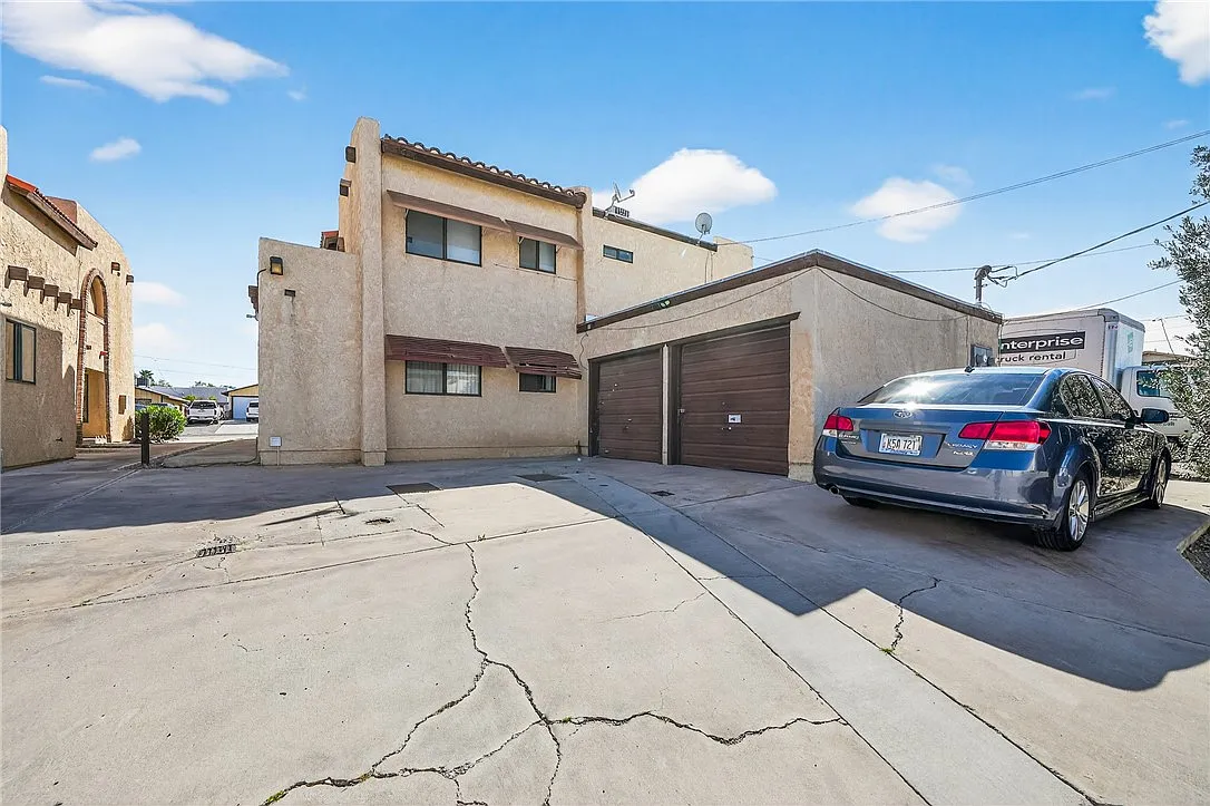 2 bed, 1.0 bath, 720 sqft, $975 — Photo 2