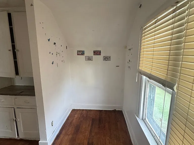 614 E Marengo Ave — Photo 14