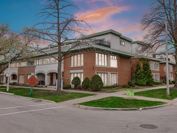 601 South Blvd APT E, Oak Park, IL 60302
