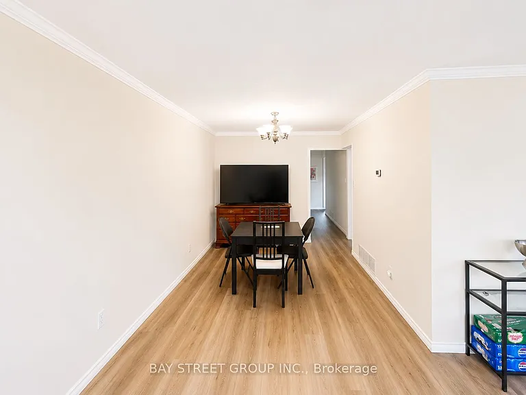 137 Bonham Blvd — Photo 6