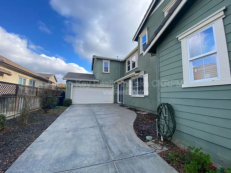 352 Goodall Dr — Photo 26