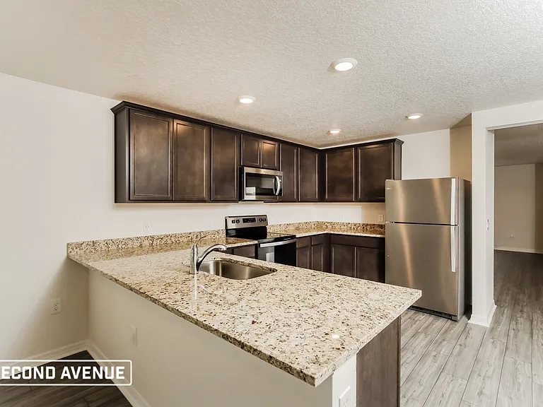 521 Breakwater St SE — Photo 3