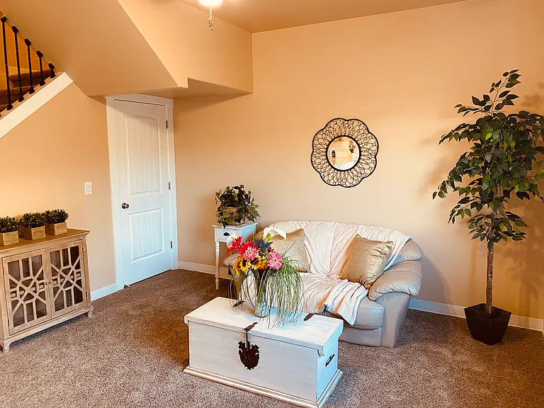 Rosencrans Apartment Homes — Photo 8