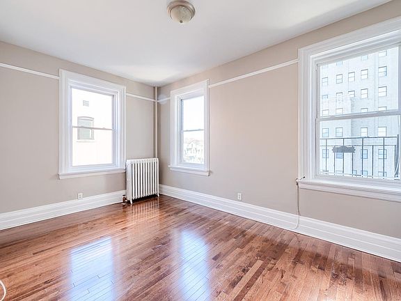 2nd image of 134 Clifton Pl APT 7