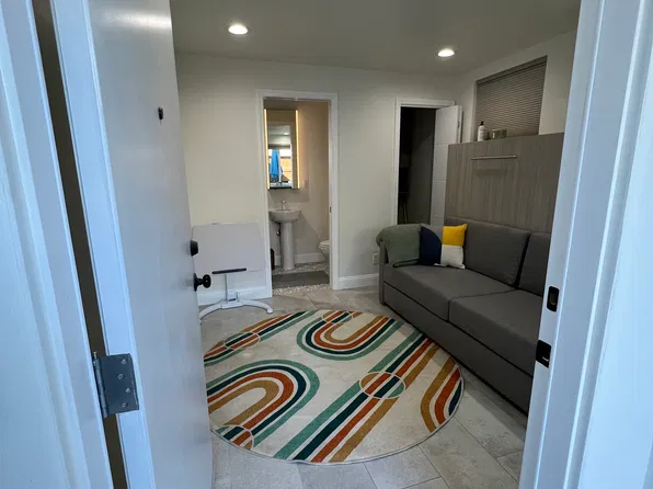 904 54th St #2A, Emeryville, CA 94608
