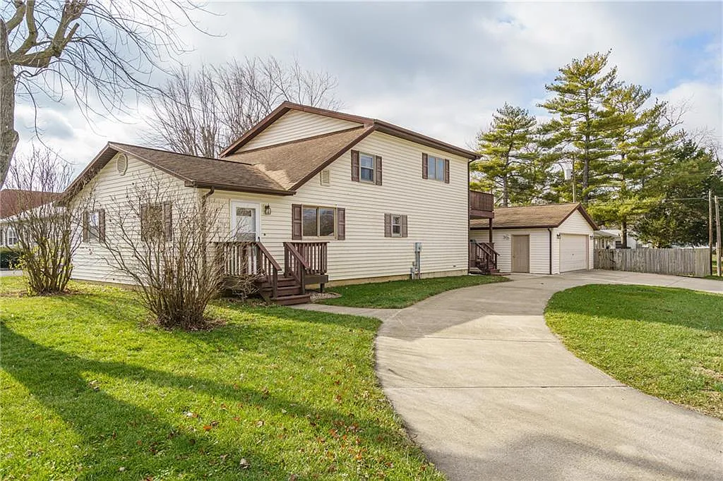 1304 Reynolds Dr photo 1