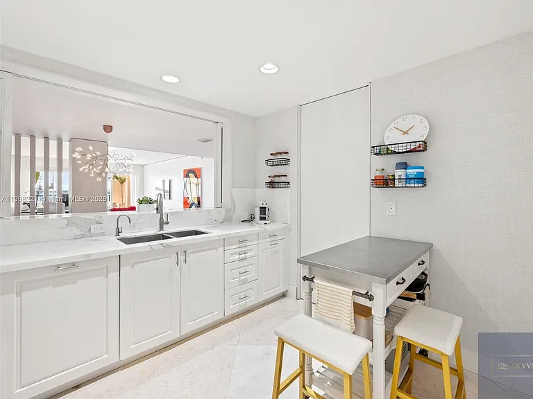 5142 Fisher Island Dr #5142 — Photo 8