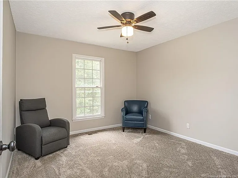 402 Roundtree Dr — Photo 37