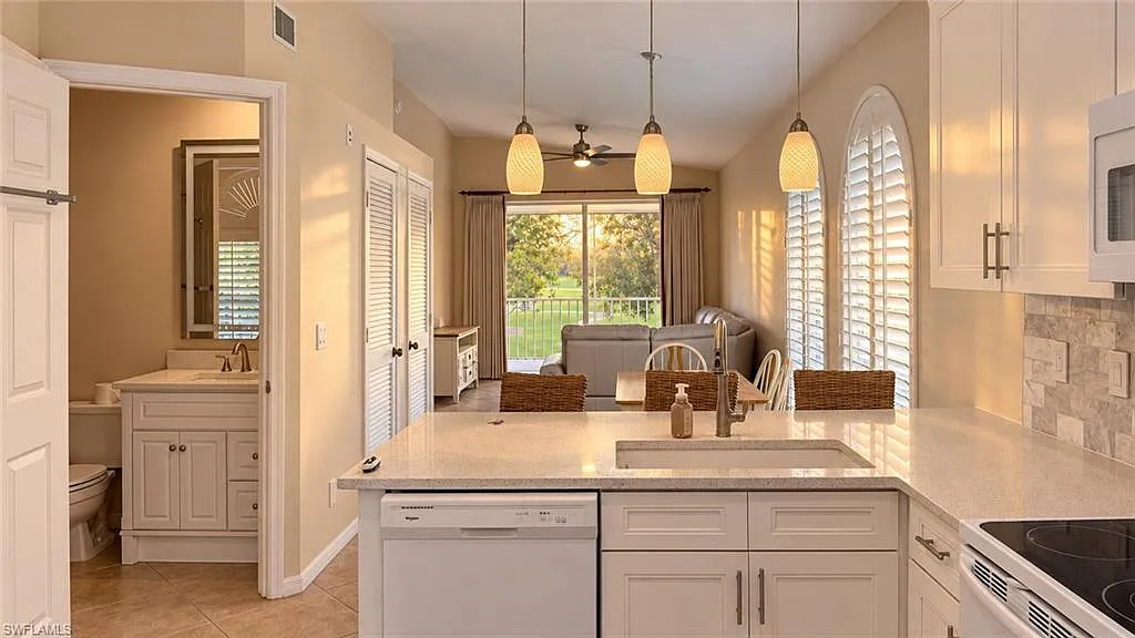 2 bed, 2.0 bath, 1016 sqft, $2,300 — Photo 2