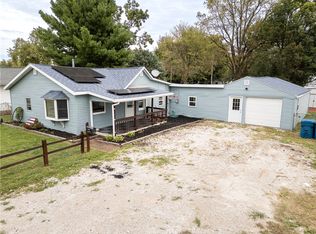 806 Lawndale Ave, Tilton, IL 61833