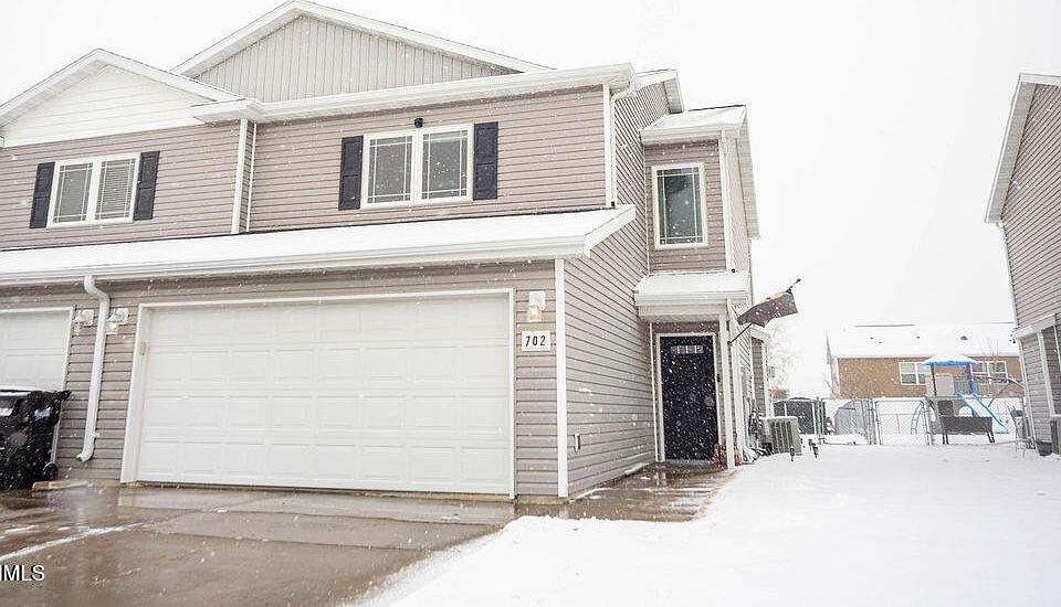1st image of 702 Bremner Ave