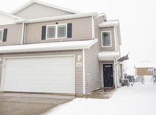 702 Bremner Ave, Bismarck, ND 58503