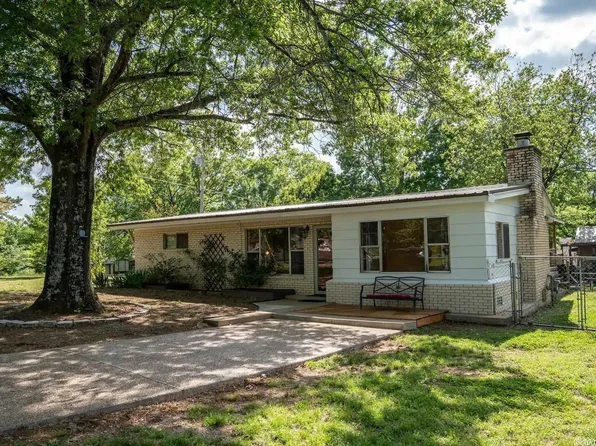380 Long Beach Dr, Hot Springs, AR 71913