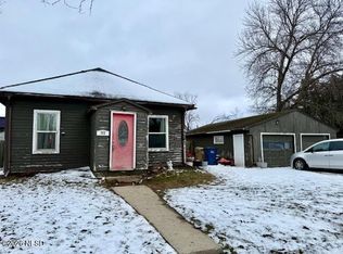 322 9th St NE, Watertown, SD 57201