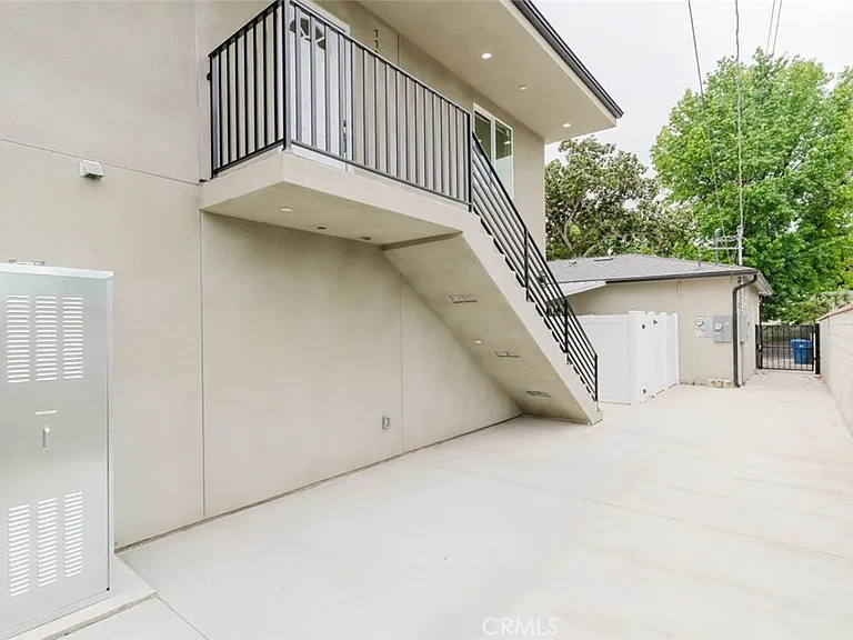 7732 Etiwanda Ave #1/2 — Photo 2