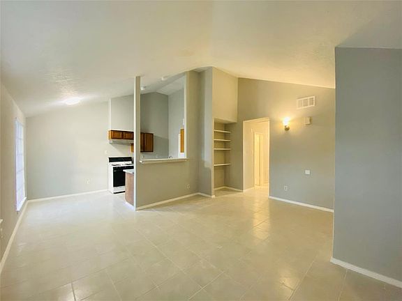 4th image of 5104 Beaverhill Dr