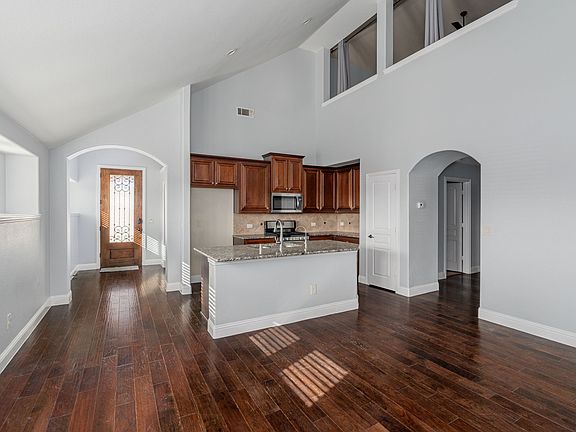 5th image of 1721 Sandalwood Ln