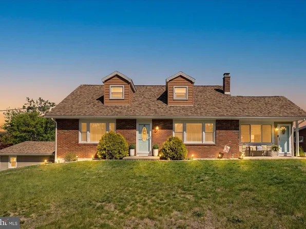 915 Elizabeth Dr, Orwigsburg, PA 17961