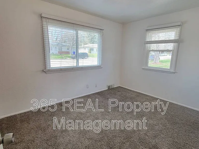 2432 16th Ave — Photo 13
