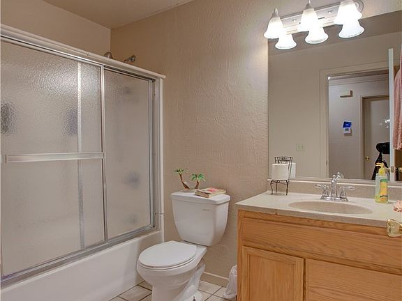 5th image of 7639 Royalty Ave