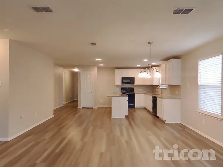 1023 Spofford Dr — Photo 12