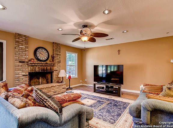 4th image of 7427 Shady Hollow Ln