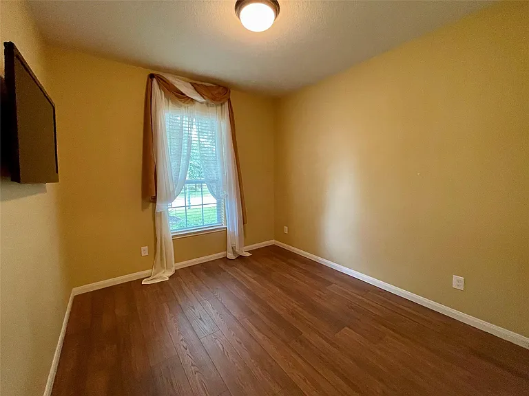 2035 Borthwick Ln — Photo 33